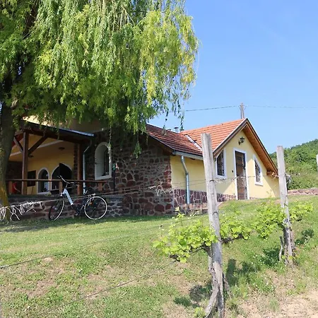Szepezd Pince Apartman Balatonszepezd